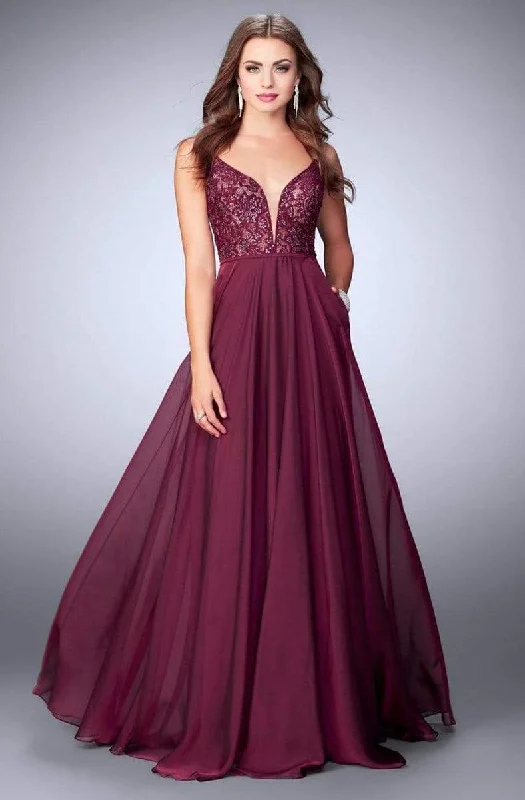 women's stretchy dressesLa Femme - Deep Sweetheart Long Lace Evening Gown 23964SC